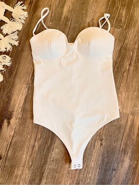 NWT Express Body Contour White Bodysuit XS Sweetheart Neck